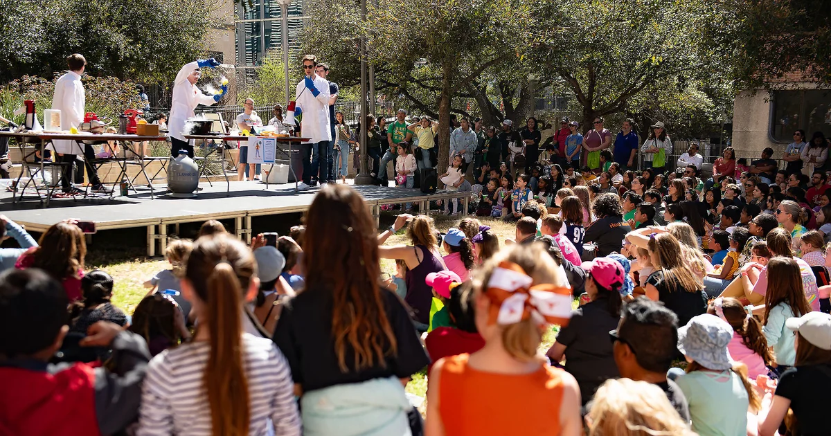 Cookrell STEM Girl Day - Cockrell School of Engineering at The University of ...